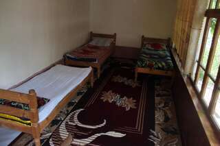 Гостевой дом Ibragim Guest House Arslanbob Односпальная кровать в общем номере для мужчин и женщин-2