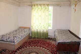 Гостевой дом Ibragim Guest House Arslanbob Односпальная кровать в общем номере для мужчин и женщин-5