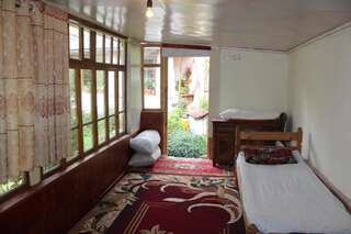 Гостевой дом Ibragim Guest House Arslanbob Односпальная кровать в общем номере для мужчин и женщин-14